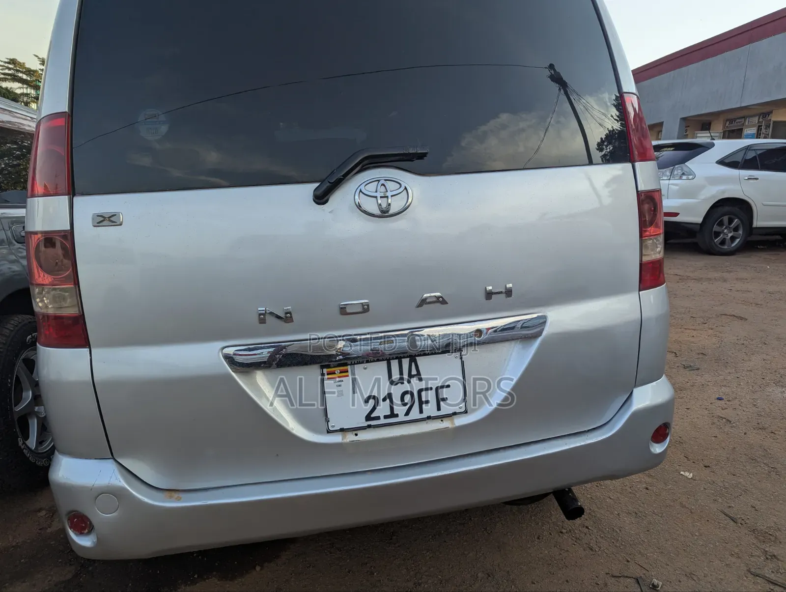 Toyota Noah 2005 Silver