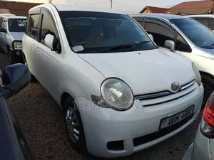 Toyota Sienta 2006 White
