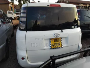 Toyota Sienta 2006 White