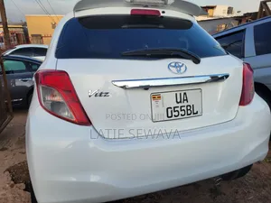 Toyota Vitz 1.5 FWD 5dr 2015 White