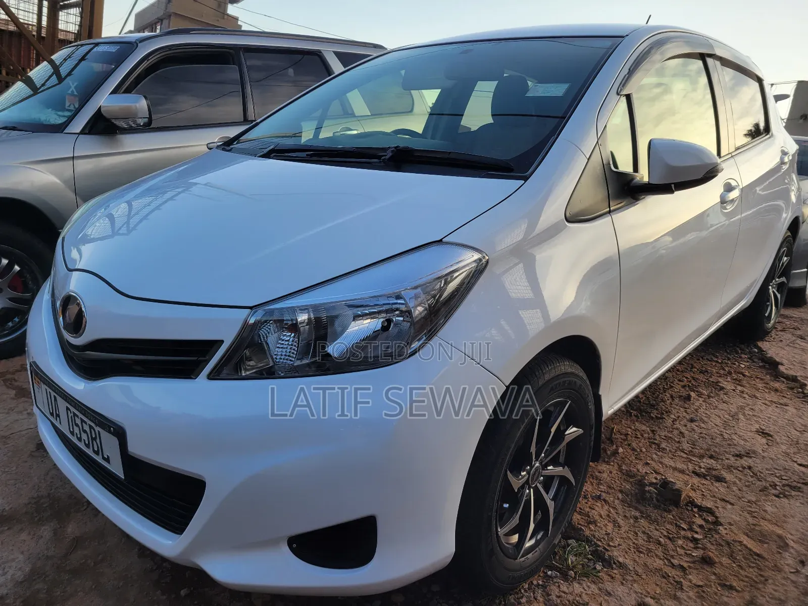 Toyota Vitz 1.5 FWD 5dr 2015 White