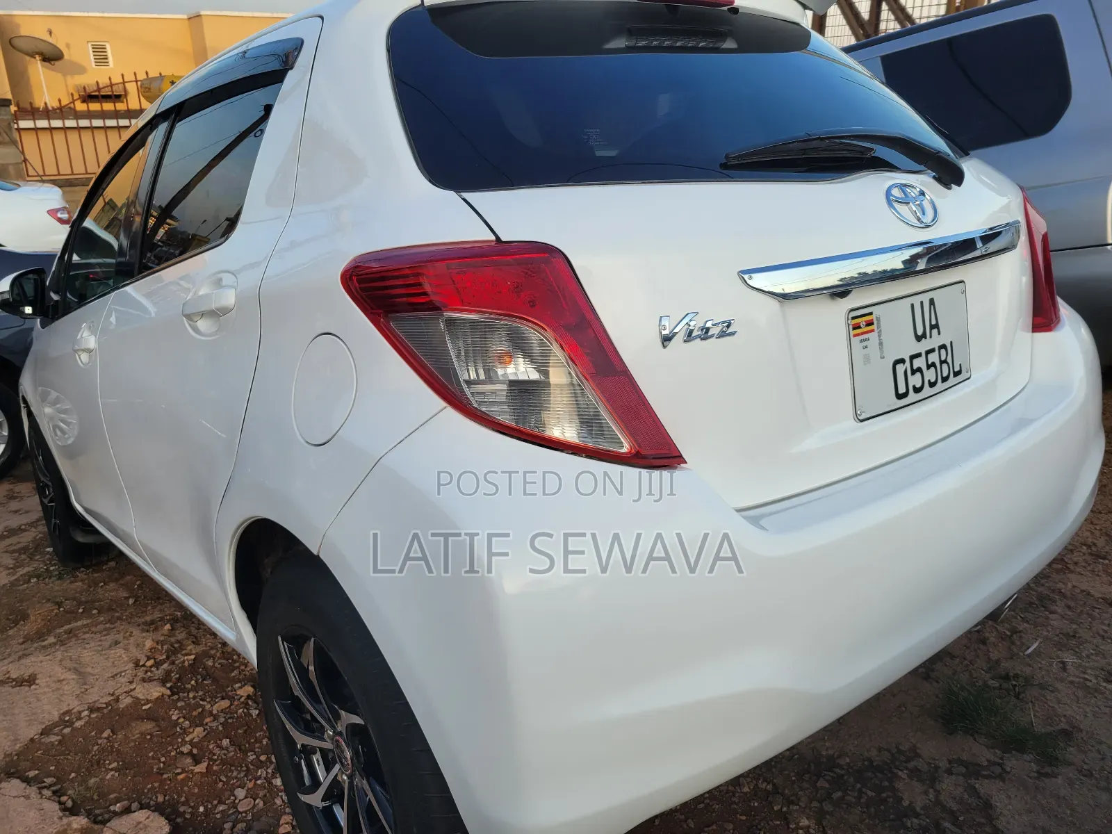 Toyota Vitz 1.5 FWD 5dr 2015 White