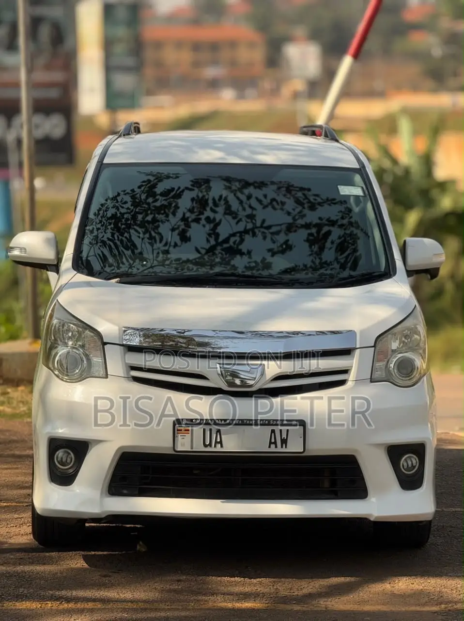 Toyota Noah 2.0 143hp FWD (8 Seater) 2011 White