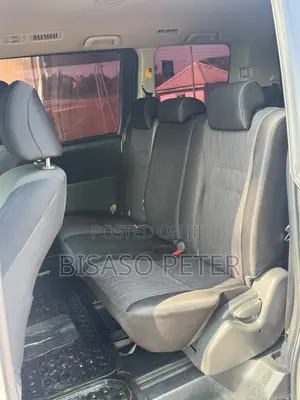 Toyota Noah 2.0 143hp FWD (8 Seater) 2011 White