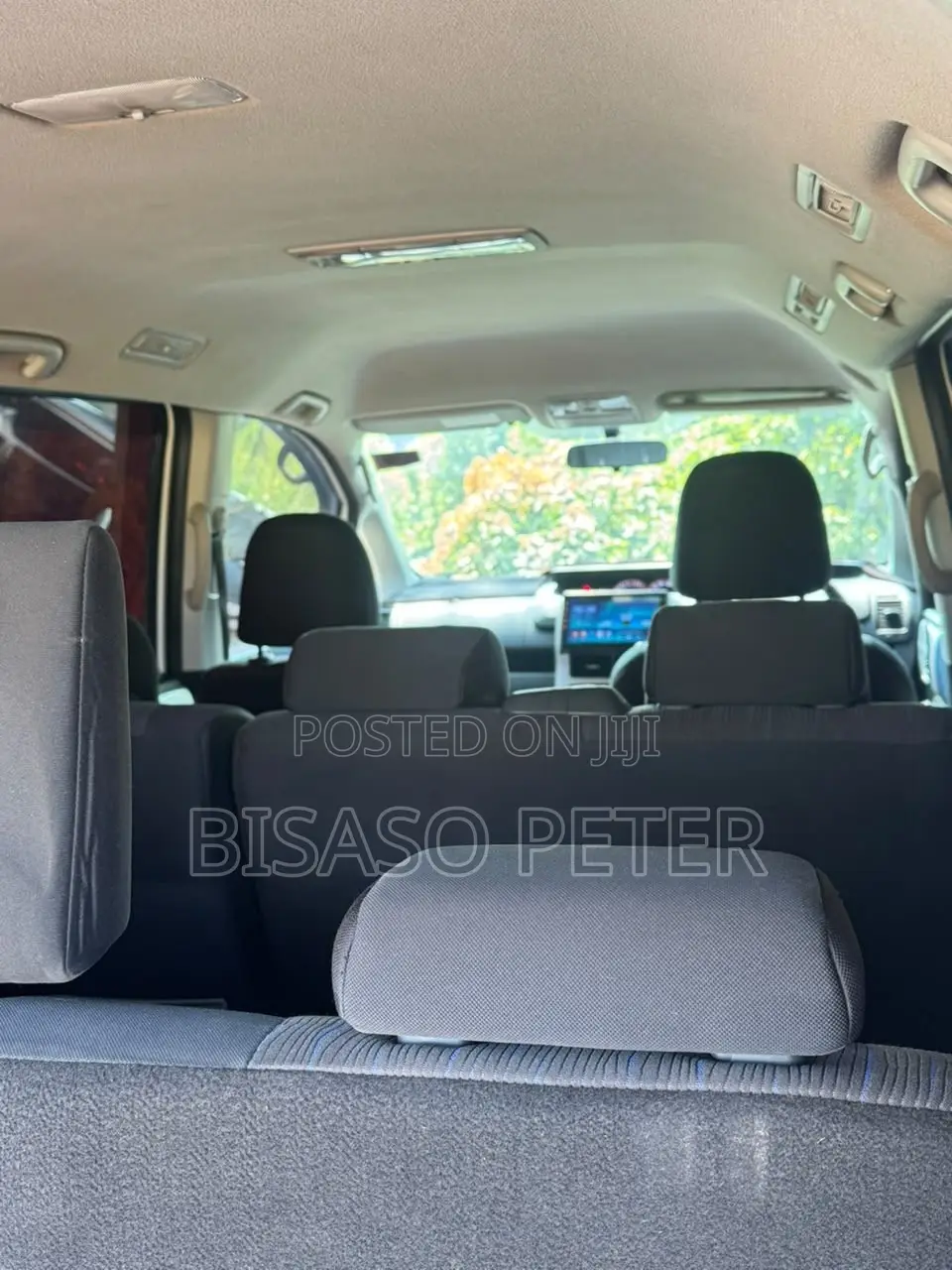 Toyota Noah 2.0 143hp FWD (8 Seater) 2011 White