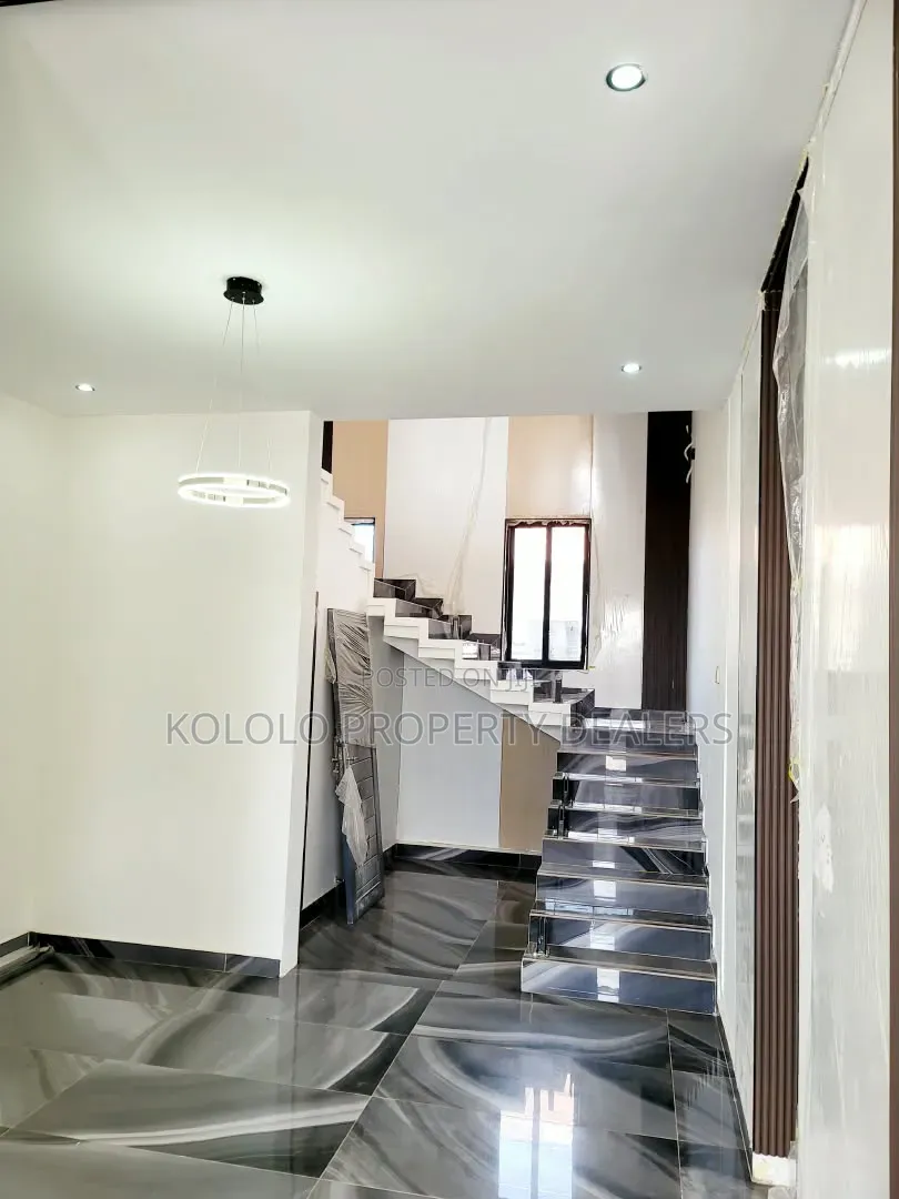 4bdrm Mansion in Munyonyo, Central Division for sale