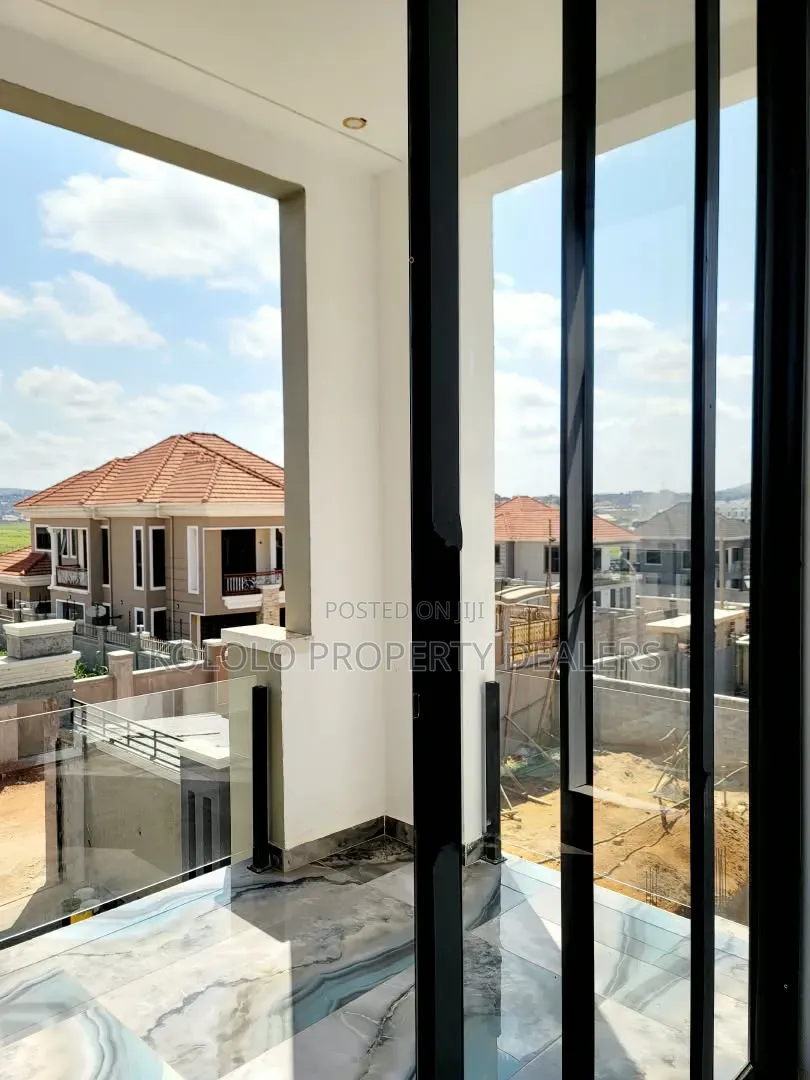 4bdrm Mansion in Munyonyo, Central Division for sale