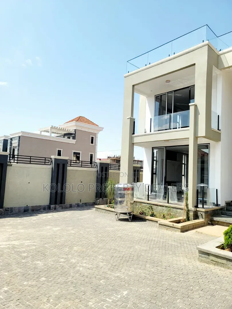 4bdrm Mansion in Munyonyo, Central Division for sale