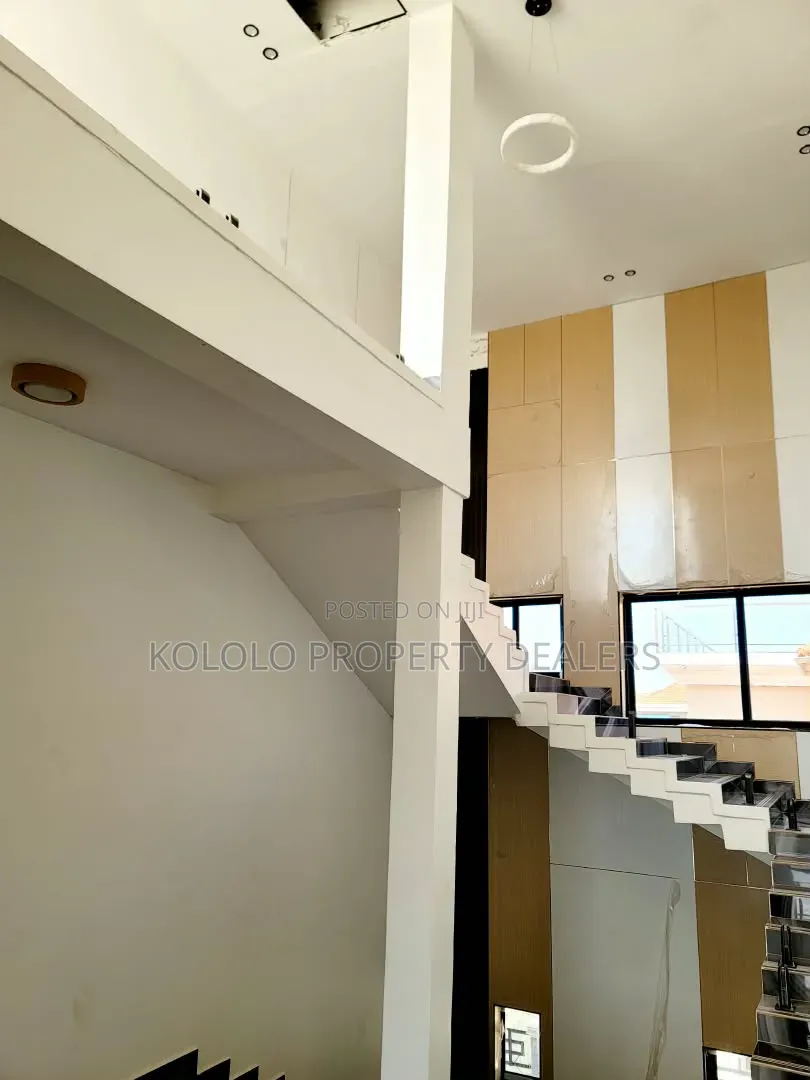 4bdrm Mansion in Munyonyo, Central Division for sale
