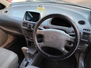 Toyota Corolla Spacio 2000 Ivory