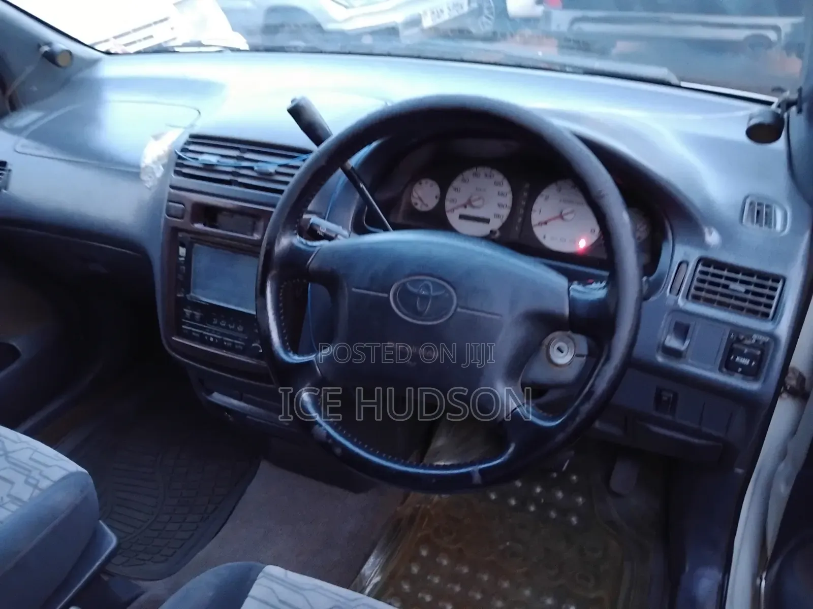 Toyota Ipsum 1999 Beige