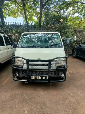 Toyota HiAce 2012 White