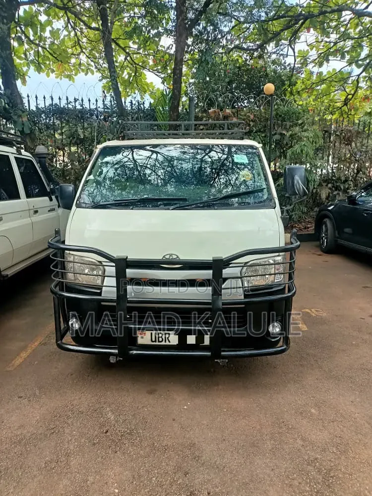 Toyota HiAce 2012 White