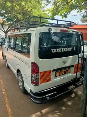 Toyota HiAce 2012 White
