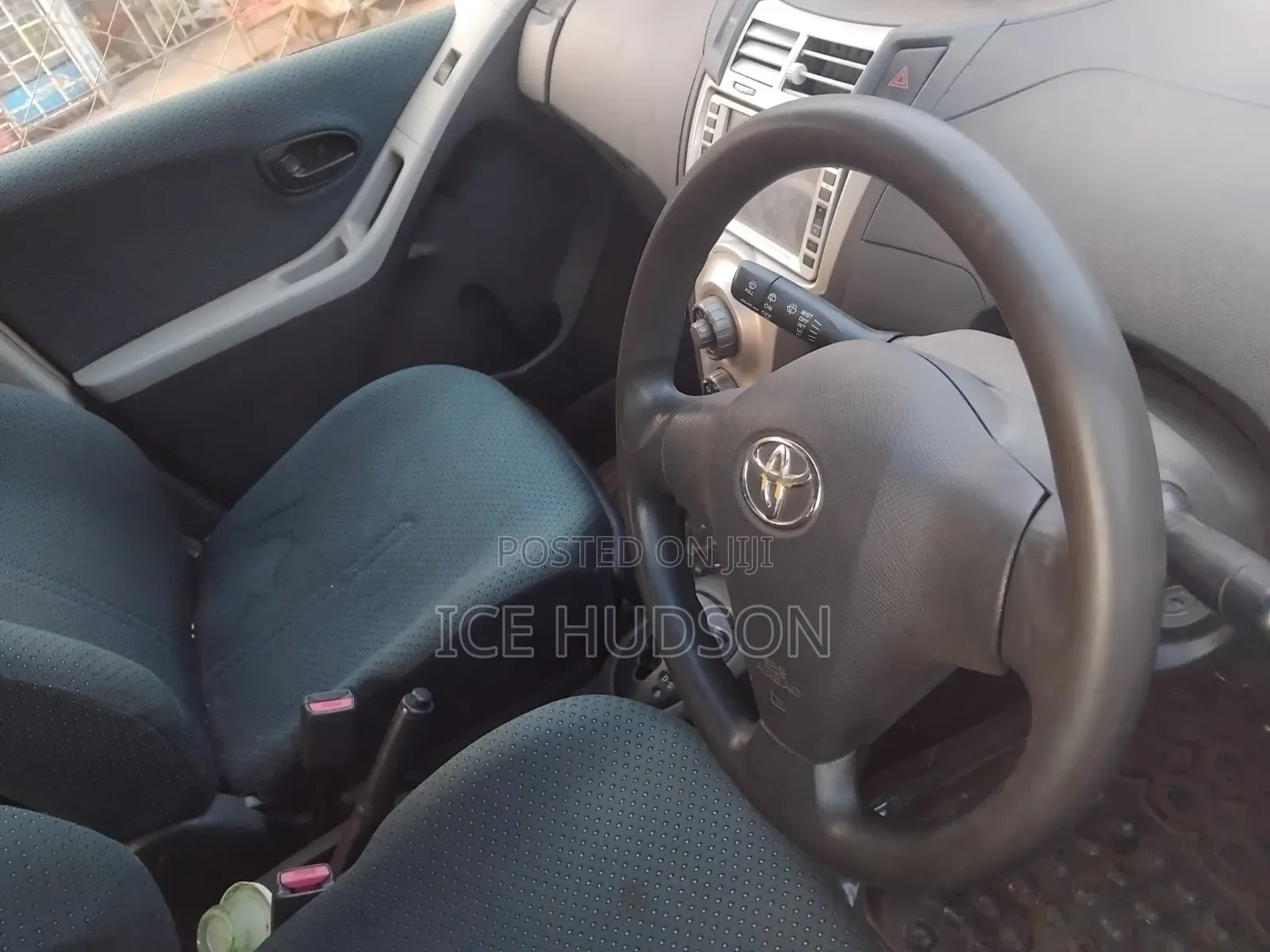 Toyota Vitz 2009 Ivory