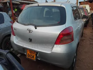 Toyota Vitz 2009 Ivory