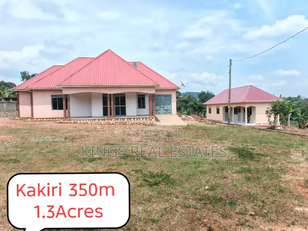 5bdrm Bungalow in Nakawuka, Ssisa for sale