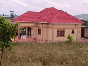 5bdrm Bungalow in Nakawuka, Ssisa for sale