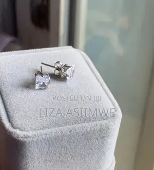 Square Silver-Toned Stud Earrings With a Clear, Faceted Stone Set
