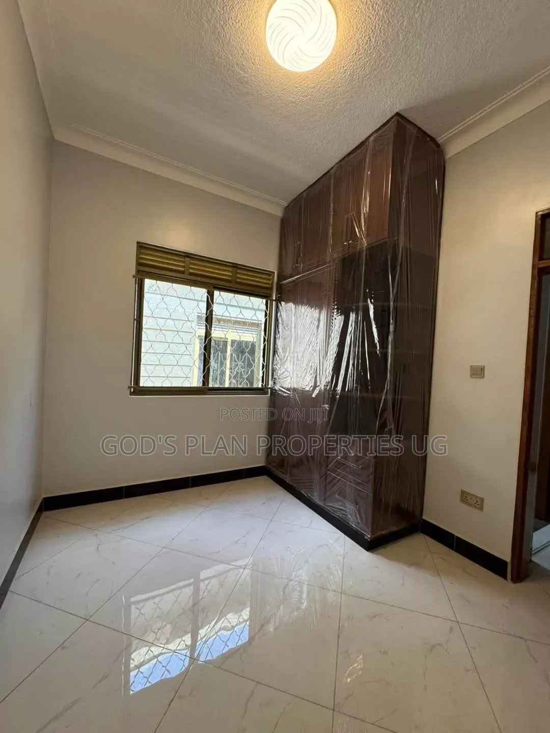 3bdrm Apartment in Kiwafu, Central Division for rent