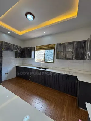 3bdrm Apartment in Kiwafu, Central Division for rent