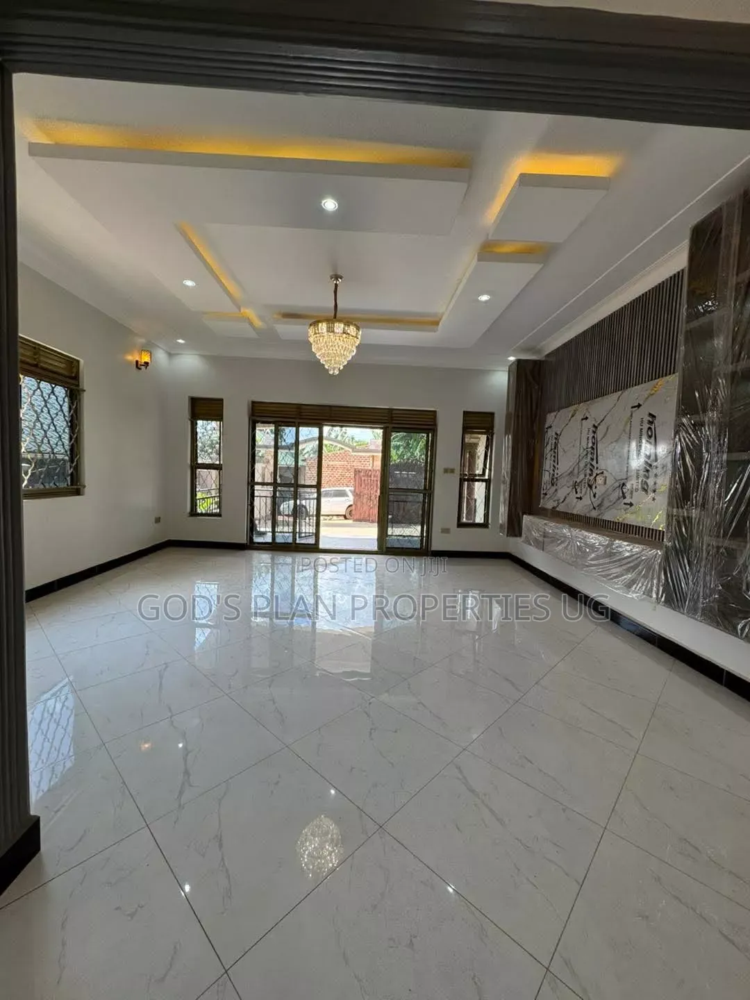 3bdrm Apartment in Kiwafu, Central Division for rent