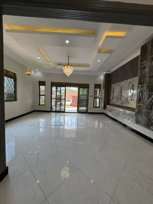 3bdrm Apartment in Kiwafu, Central Division for rent