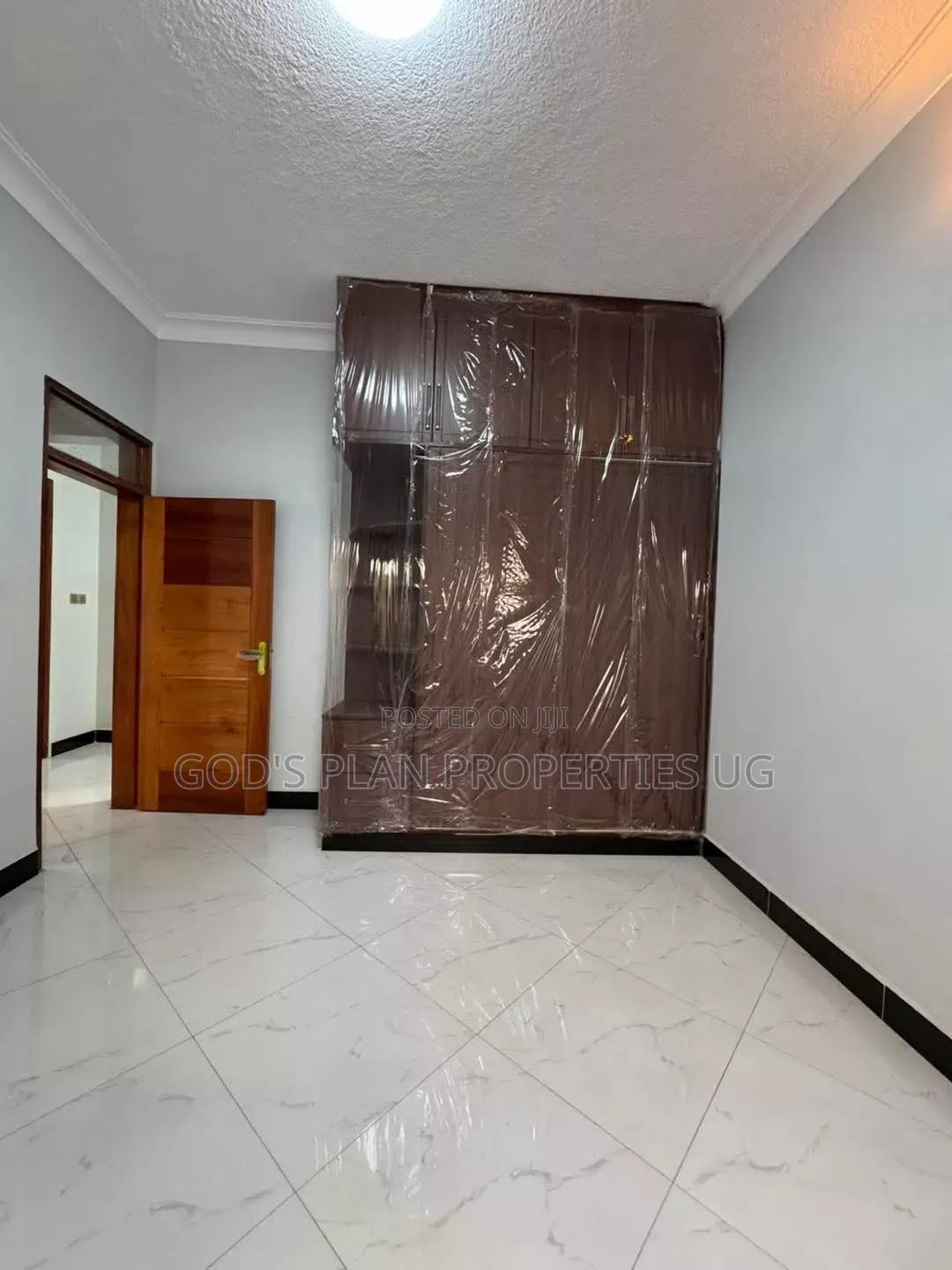 3bdrm Apartment in Kiwafu, Central Division for rent