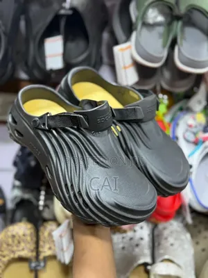 Crocs Echo Wave Clogs,