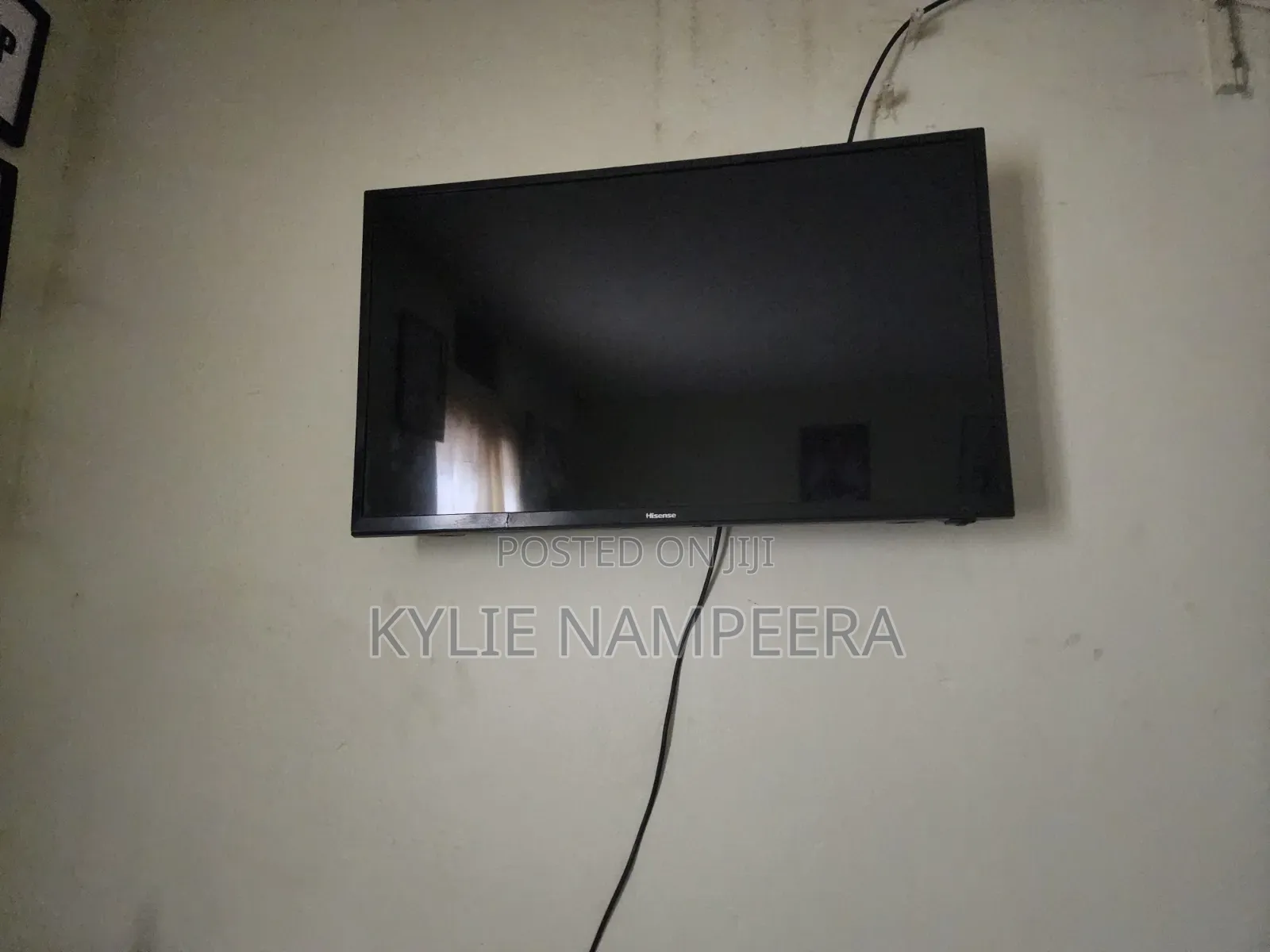 32 Inches TV