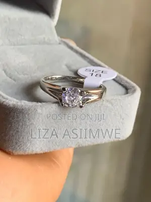 Classic Solitaire Engagement Ring With a Round-Cut Clear Gemstone Set