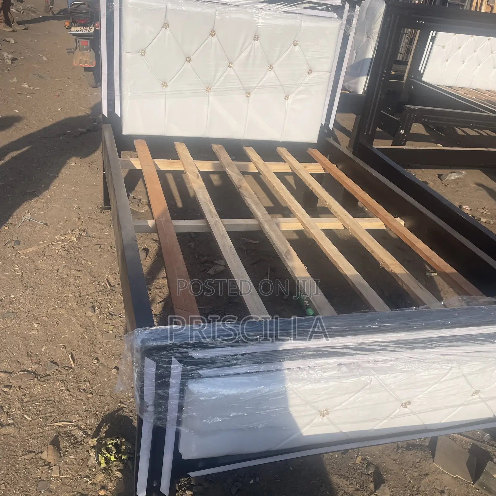 4by6 White Button Bed