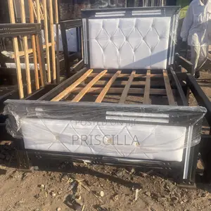 4by6 Button Design Bed