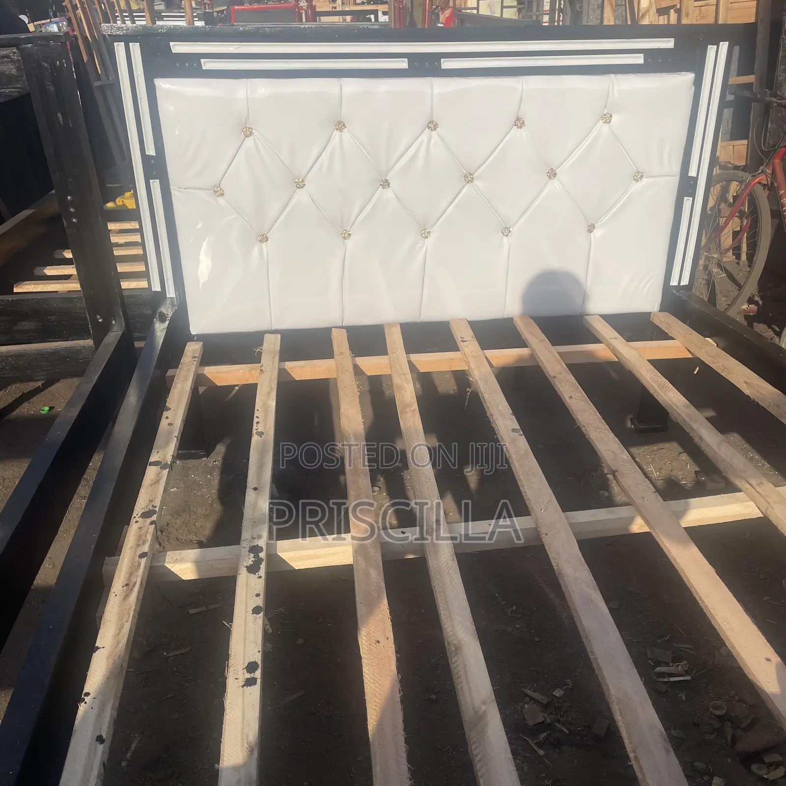 5by6 Golden Button Bed