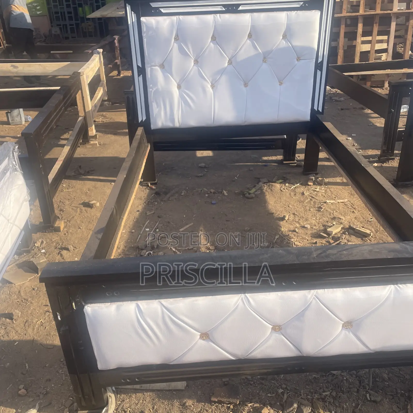 5by6 Golden Button Bed