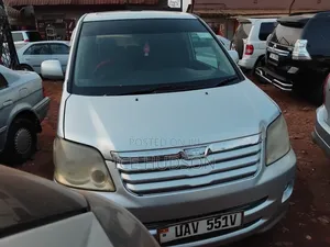 Toyota Noah 2002 Gray