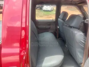 Toyota Hilux 1992 Maroon