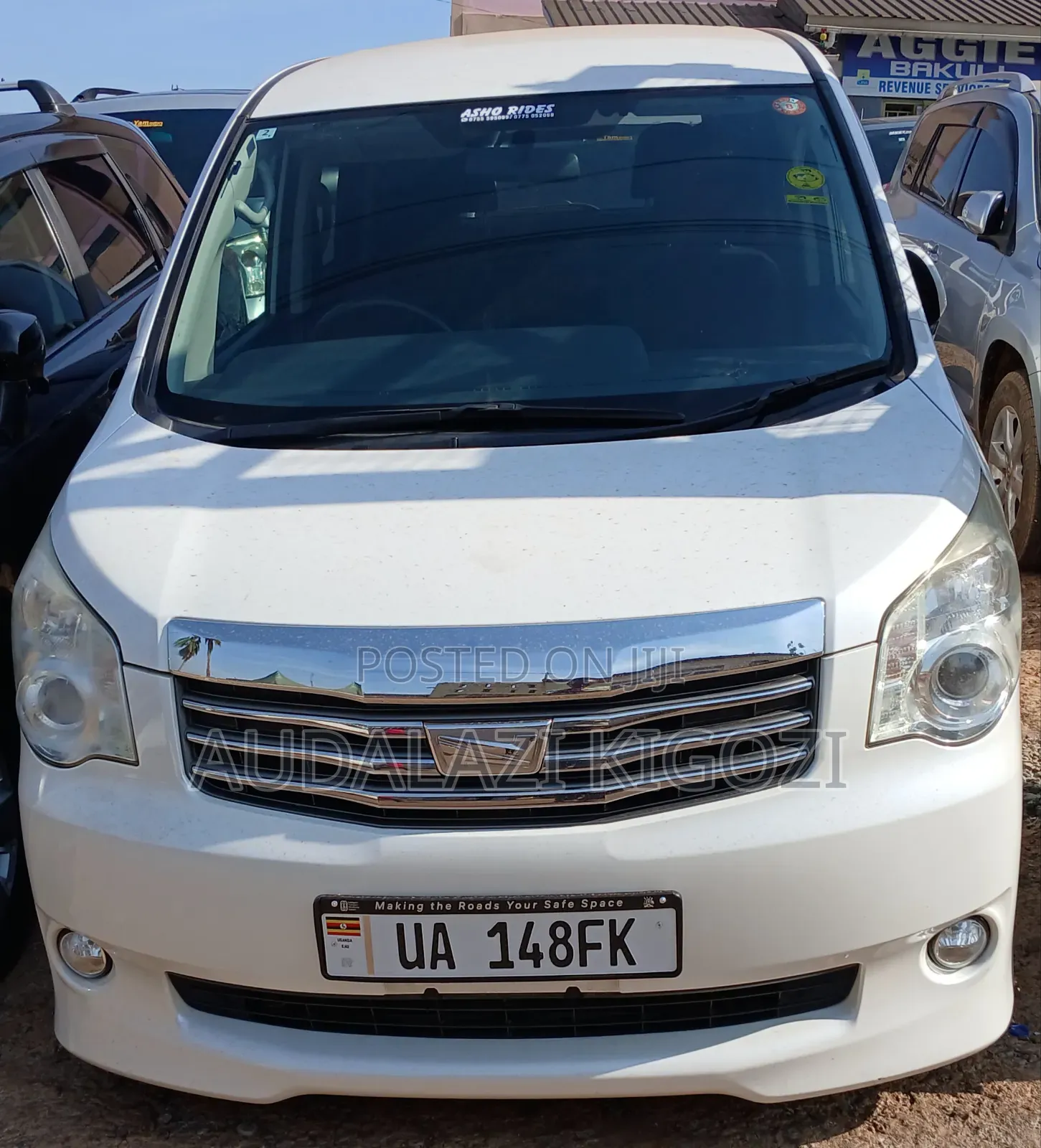 Toyota Noah 2013 White