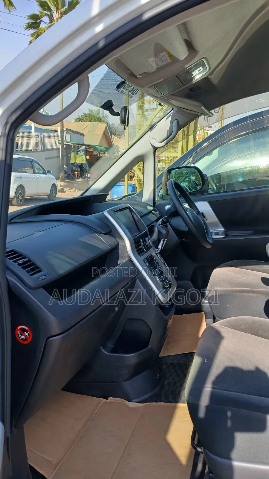 Toyota Noah 2013 White