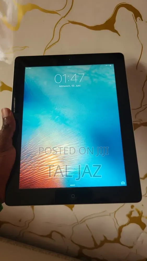 Apple iPad 3 Wi-Fi + Cellular 16 GB Black