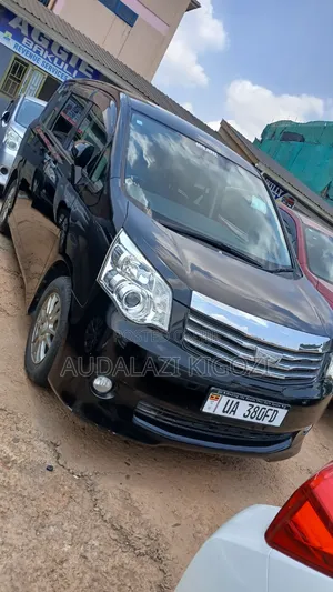 Toyota Noah 2012 Black