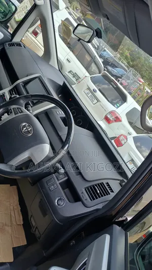 Toyota Noah 2012 Black