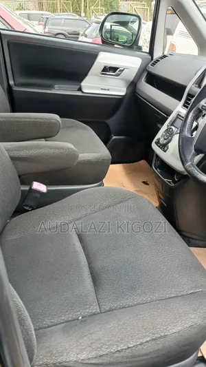 Toyota Noah 2012 Black