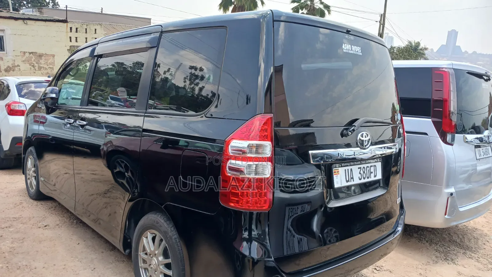 Toyota Noah 2012 Black