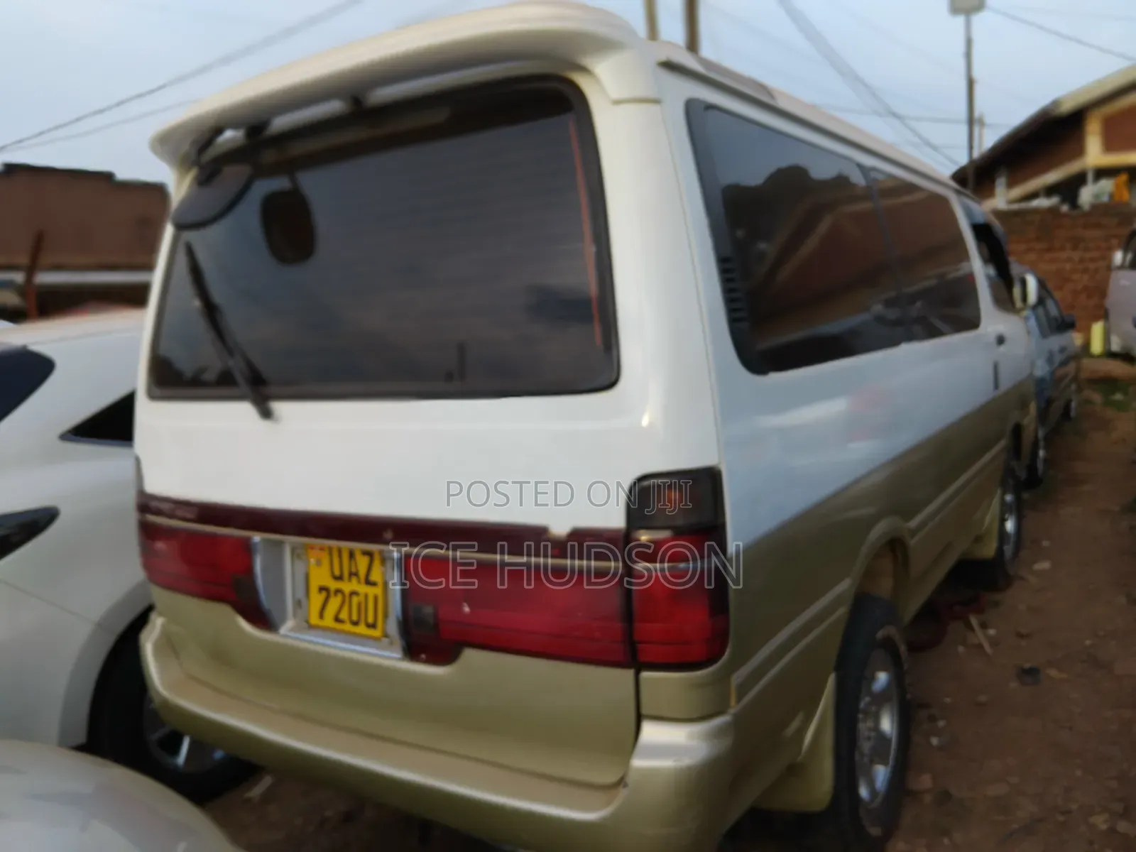 Toyota HiAce 2000 Black