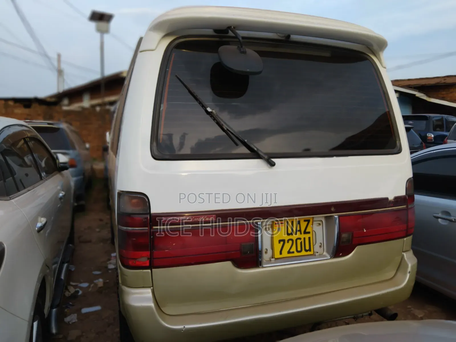 Toyota HiAce 2000 Black