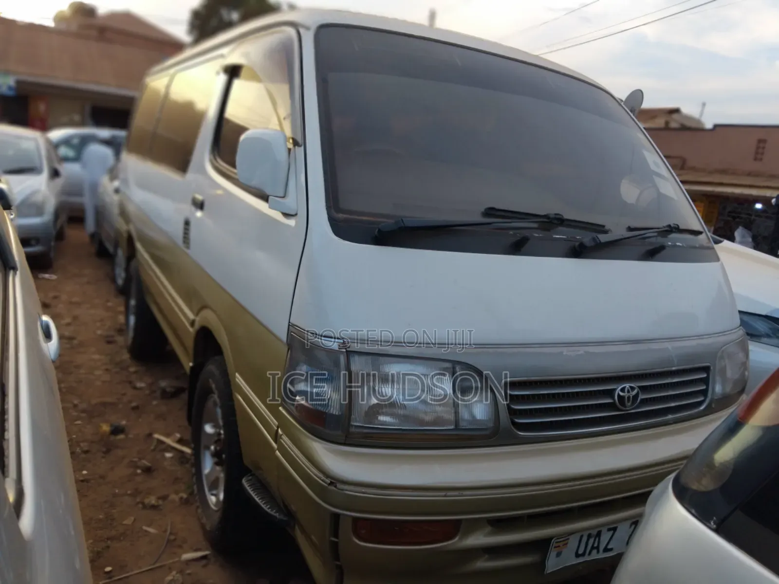 Toyota HiAce 2000 Black