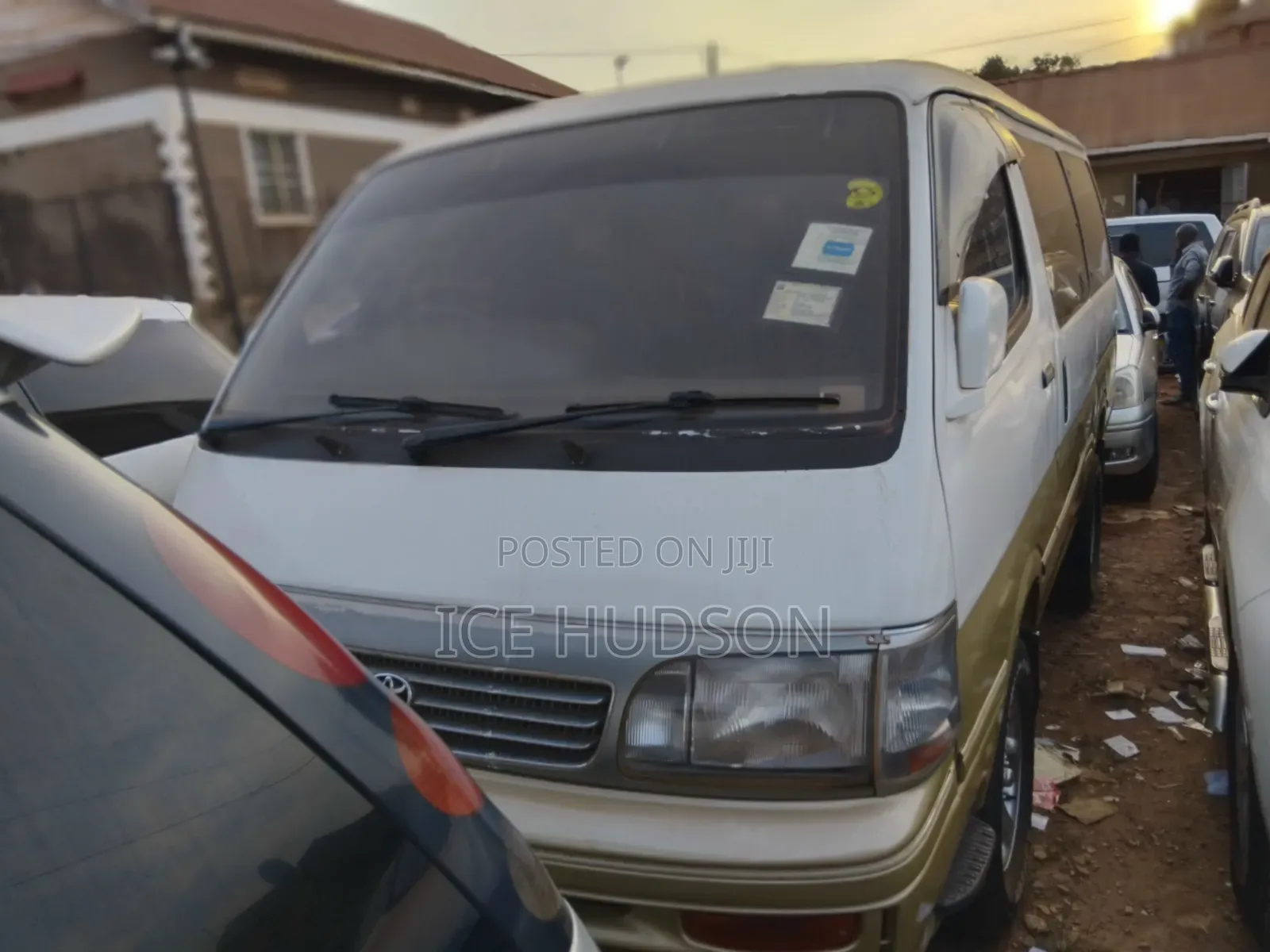 Toyota HiAce 2000 Black