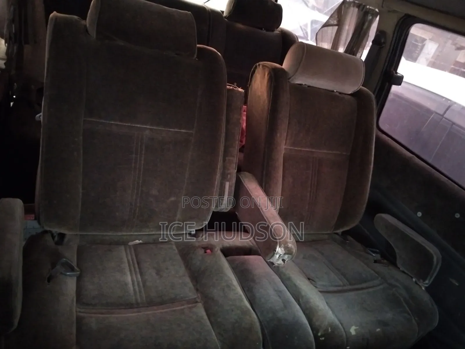 Toyota HiAce 2000 Black