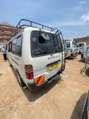 Toyota HiAce 2001 White